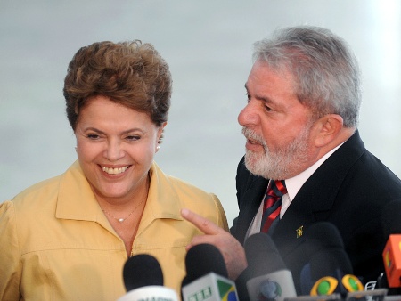 Dilma nega conflitos com PMDB e diz que vai exigir “bom histórico” de novos ministros dilma e lula em entrevista coletiva